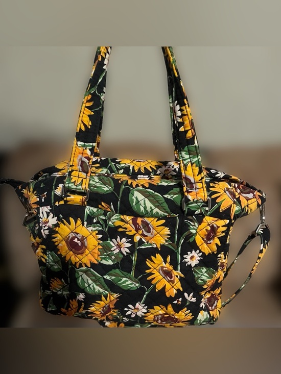 Vera Bradley Handbags - Vera Bradley Black Sunflower Quilted Crossbody with Card Holder-Retired Pattern🌻